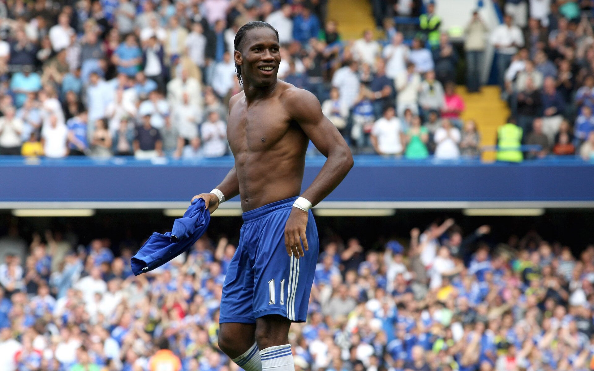 开云体育-詹姆斯十赛季巅峰表现引爆雄鹿全场热潮