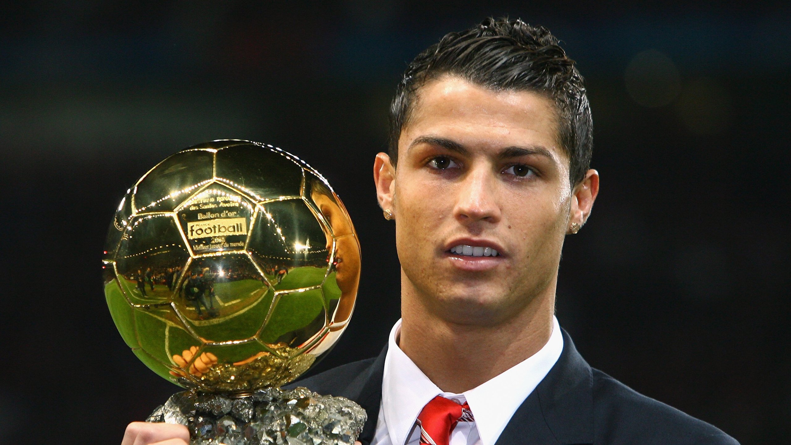 开云官网-关于巴黎圣日耳曼引发争议！，梅西官方宣布爆冷新规全场沸腾不已的信息